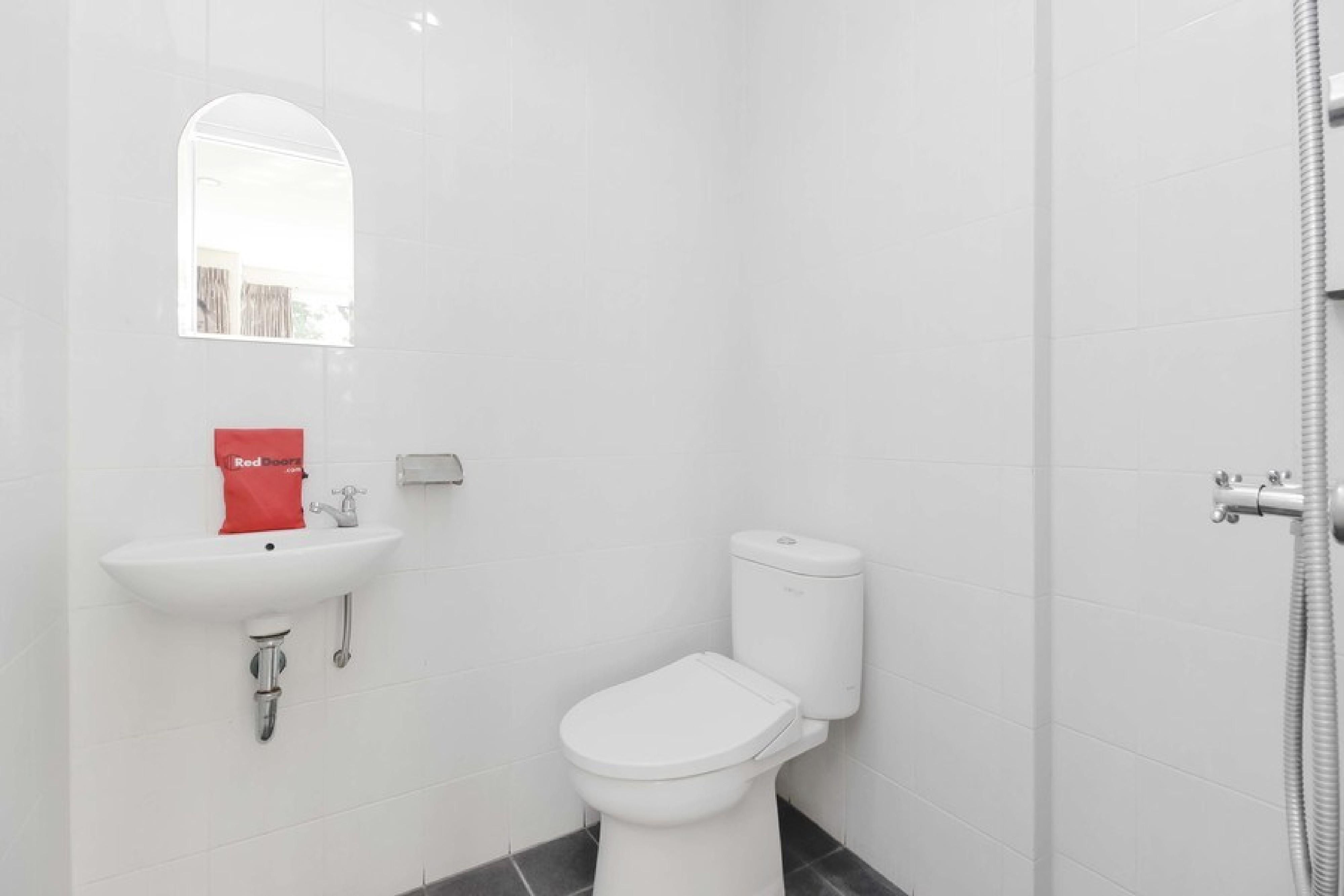 Reddoorz Near Pancoran Hotel Jakarta Exterior photo